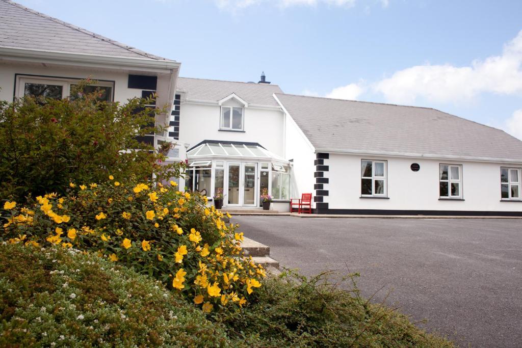 Grovemount House Hotel Ennistimon Exterior photo