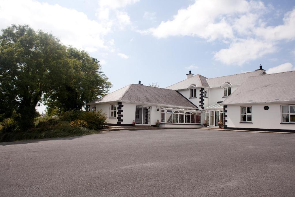 Grovemount House Hotel Ennistimon Exterior photo